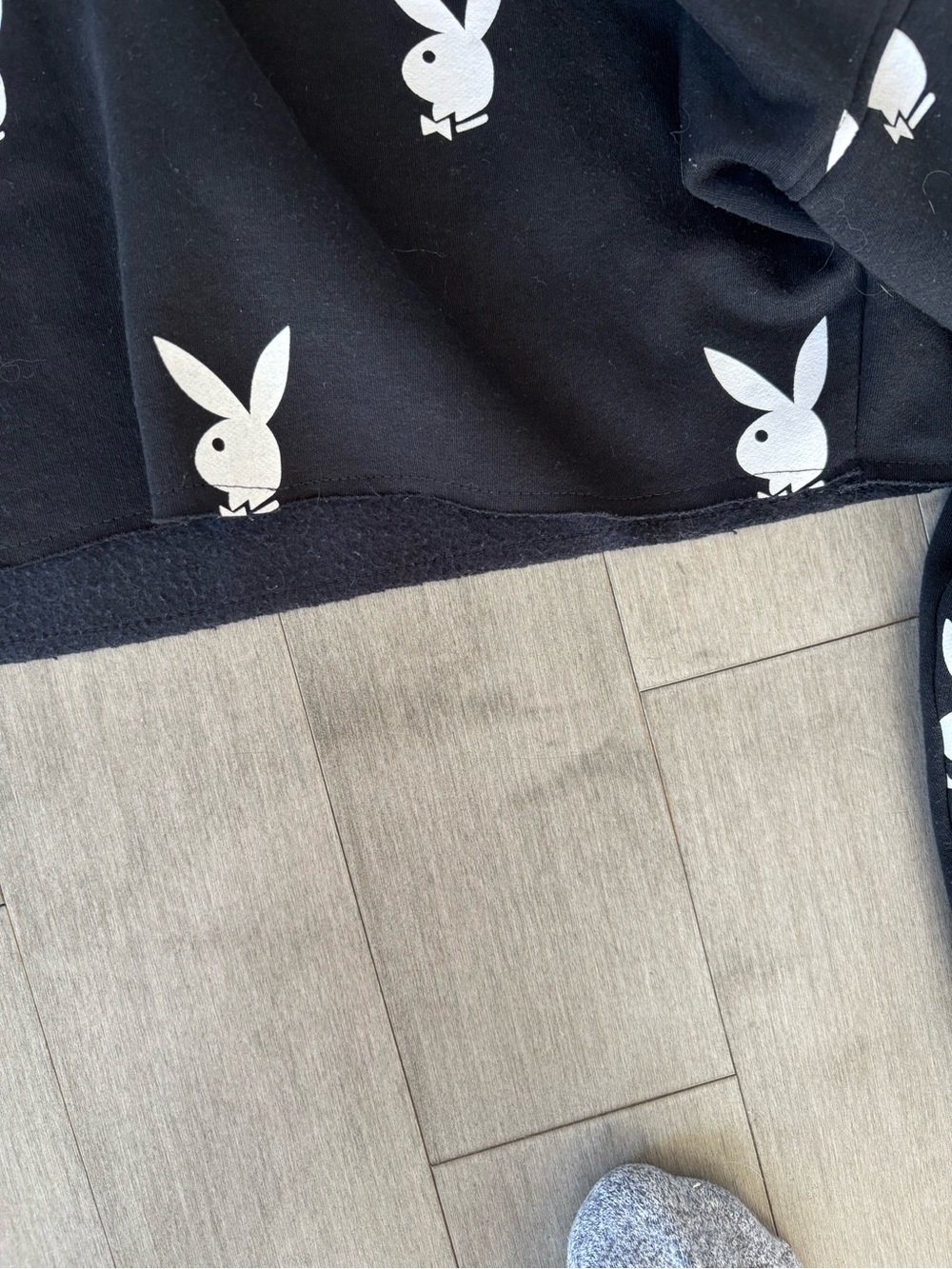 PLAYBOY Black Cropped Bunny-Print Hoodie - Picture 7 of 11